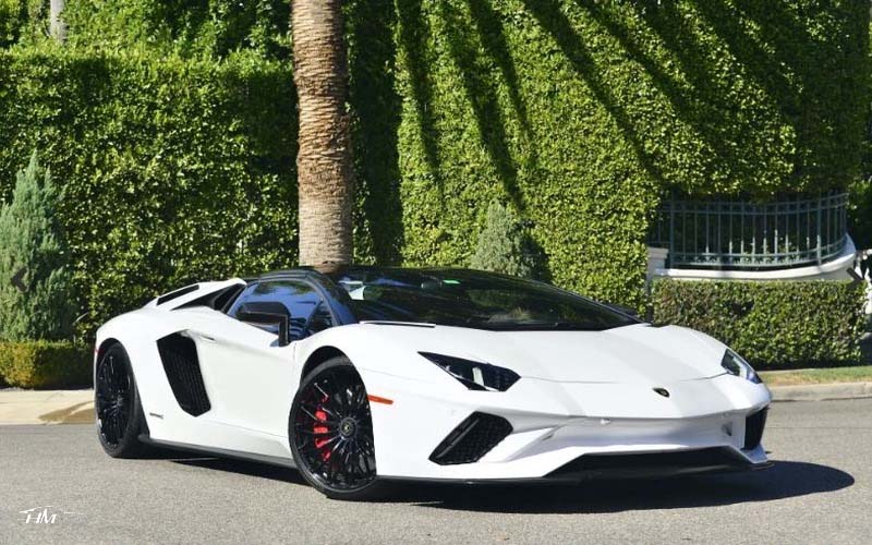 Rent Lamborghini Aventador in Dubai